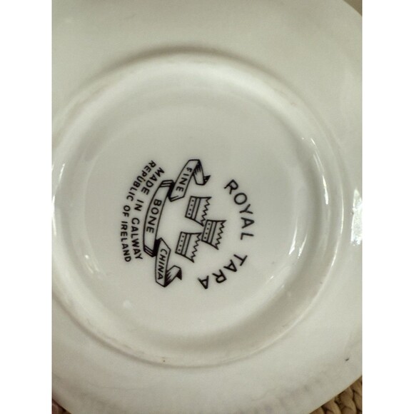 ROYAL TARA SHAMROCK SHELL TRINKET DISH FINE BONE CHINA - HANDMADE GALWAY IRELAND - Picture 3 of 6